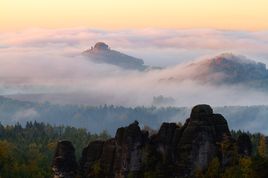 D7_23105_HDR_1024.psd - Zirkelstein und Kaiserkrone, Elbsandsteingebirge (Sächsische Schweiz)