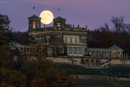 a7IV_25_01093_NAL Lingnerschloß und Vollmond