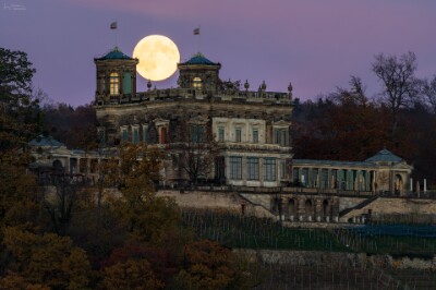 a7IV_25_01093_NAL Lingnerschloß und Vollmond