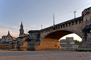 Dresden, unterhalb der Augustusbrücke